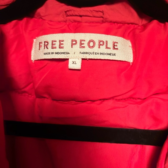 Free People Bold Red Oversized Puffer Coat NEW WITH TAGS - Picture 3 of 4